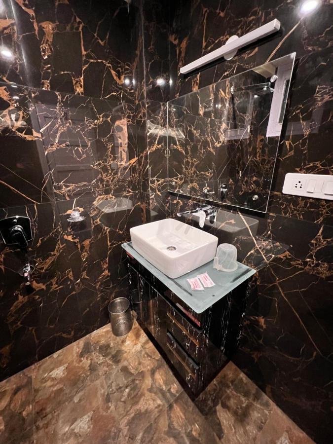 Hotel Victory At Mall Road シムラー エクステリア 写真